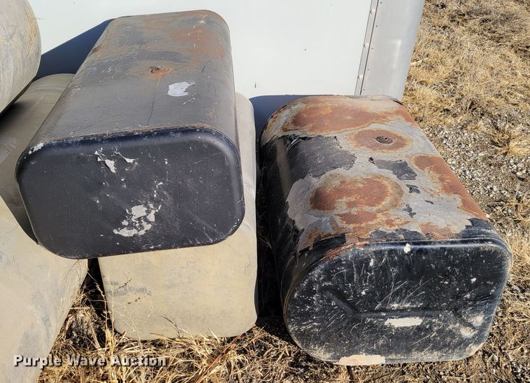 image for item LY9919 Fuel tanks