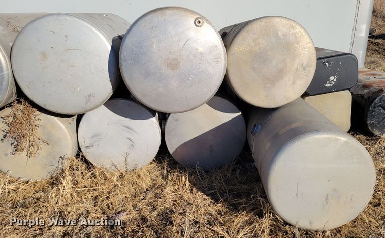 image for item LY9919 Fuel tanks