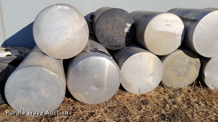 image for item LY9919 Fuel tanks