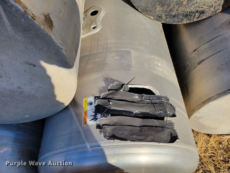 image for item LY9919 Fuel tanks