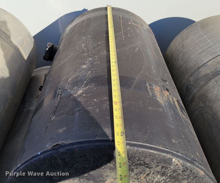 image for item LY9919 Fuel tanks