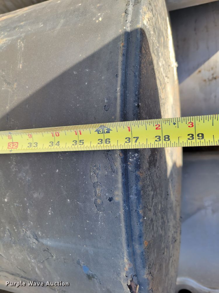 image for item LY9919 Fuel tanks