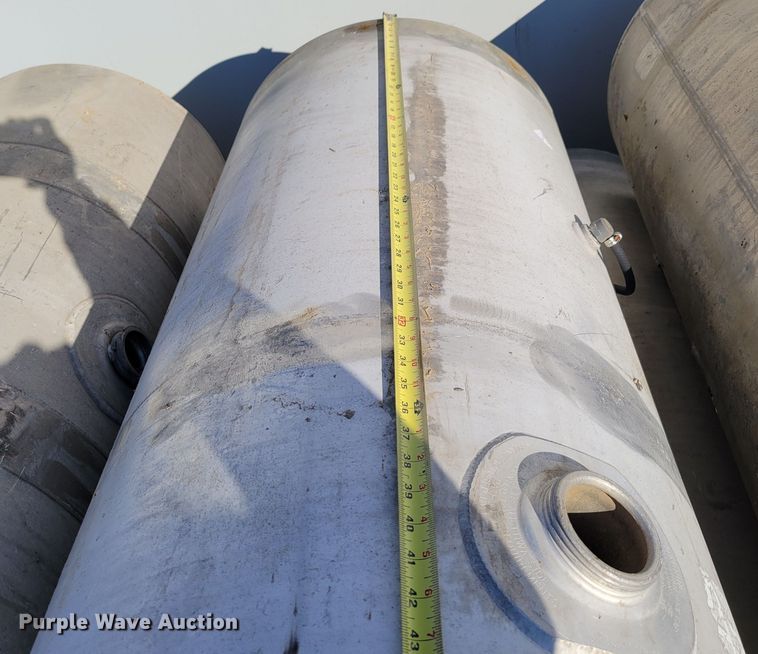 image for item LY9919 Fuel tanks