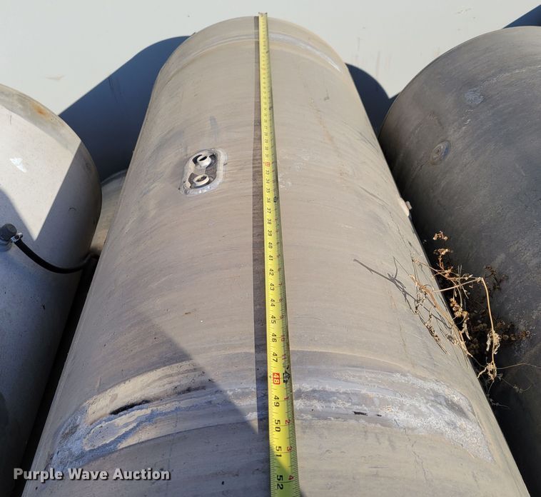 image for item LY9919 Fuel tanks