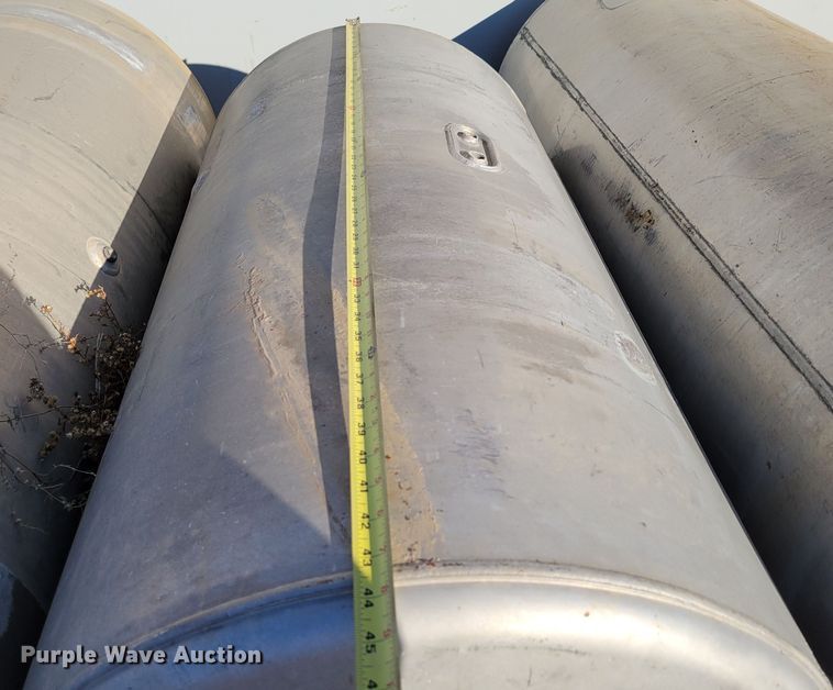 image for item LY9919 Fuel tanks