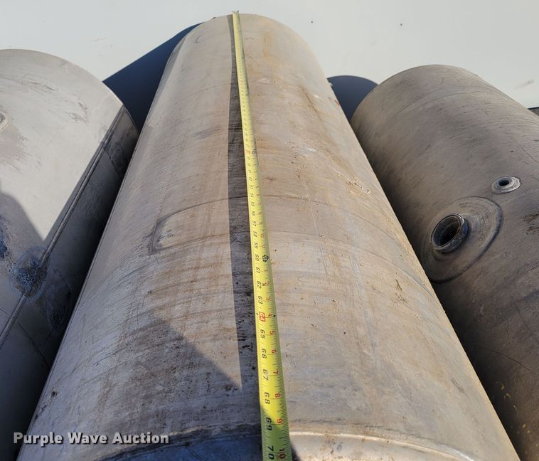 image for item LY9919 Fuel tanks