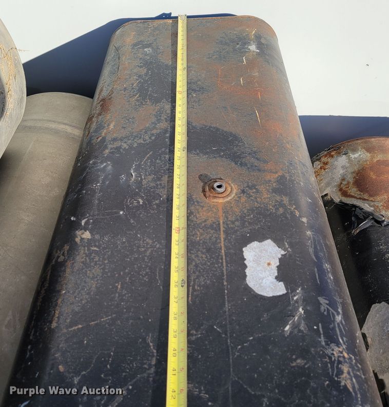 image for item LY9919 Fuel tanks