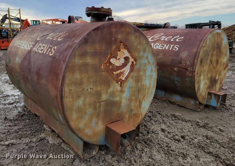 image for item LY9920 (2) fuel tanks