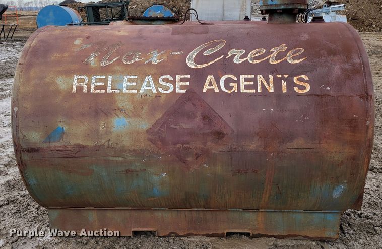 image for item LY9920 (2) fuel tanks