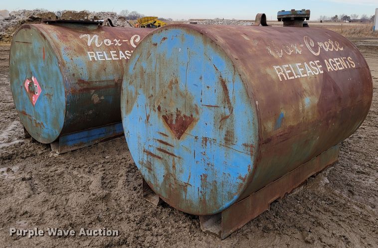 image for item LY9920 (2) fuel tanks