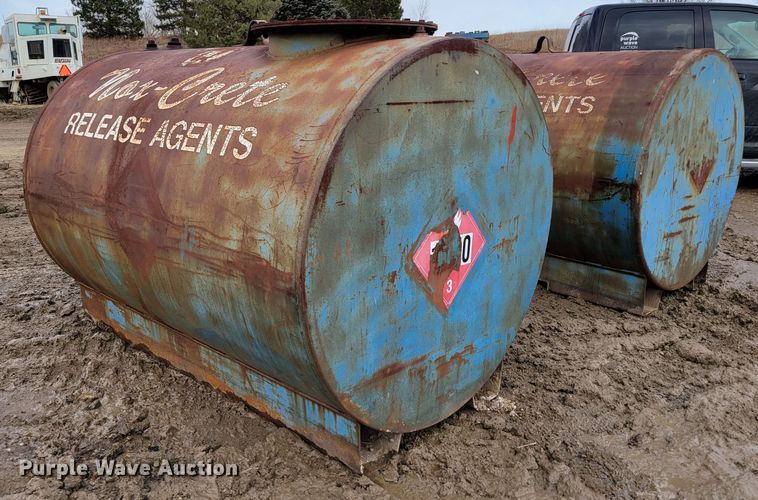 image for item LY9920 (2) fuel tanks