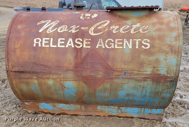 image for item LY9920 (2) fuel tanks