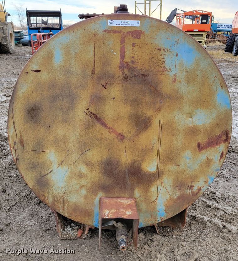 image for item LY9920 (2) fuel tanks