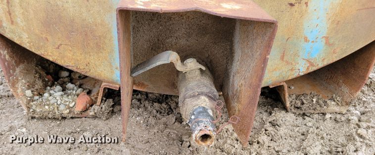 image for item LY9920 (2) fuel tanks