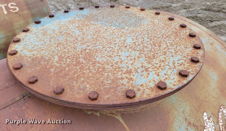 image for item LY9920 (2) fuel tanks