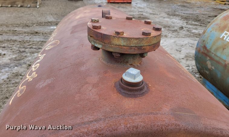 image for item LY9920 (2) fuel tanks