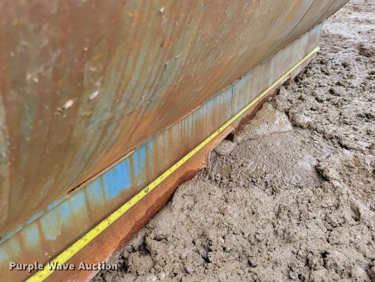 image for item LY9920 (2) fuel tanks