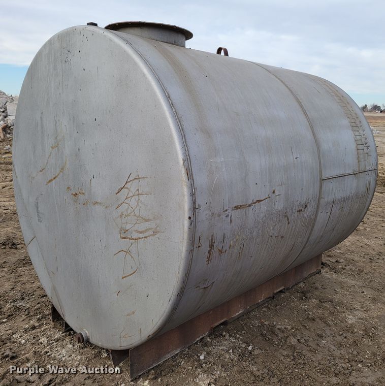 image for item LY9921 Fuel  tank
