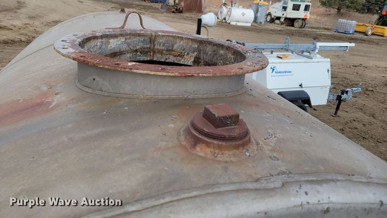 image for item LY9921 Fuel  tank