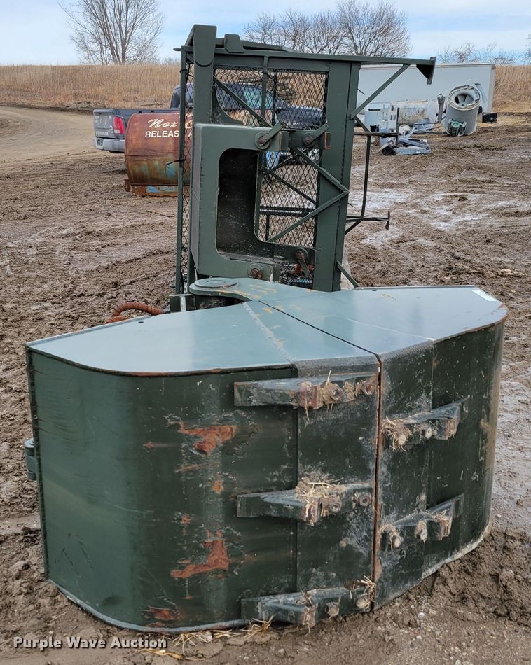 image for item LY9926 1992 P&H Century CN115  crane attachments