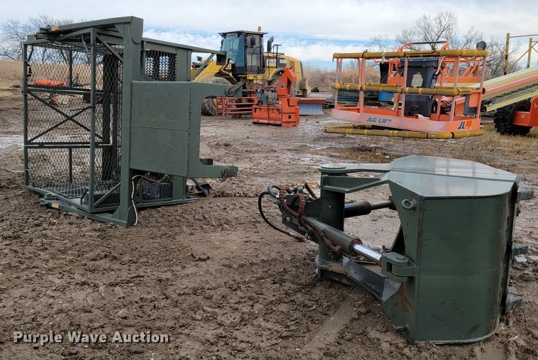 image for item LY9926 1992 P&H Century CN115  crane attachments