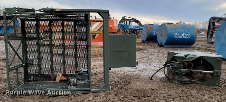 image for item LY9926 1992 P&H Century CN115  crane attachments