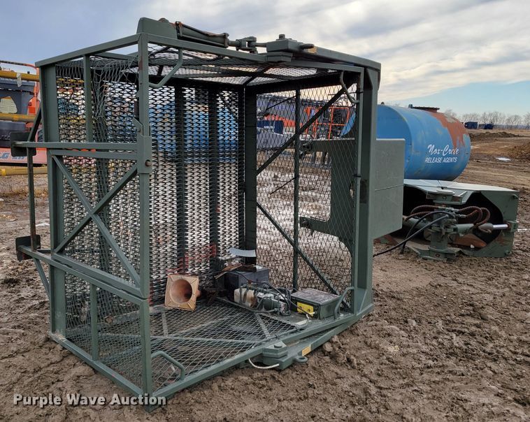 image for item LY9926 1992 P&H Century CN115  crane attachments