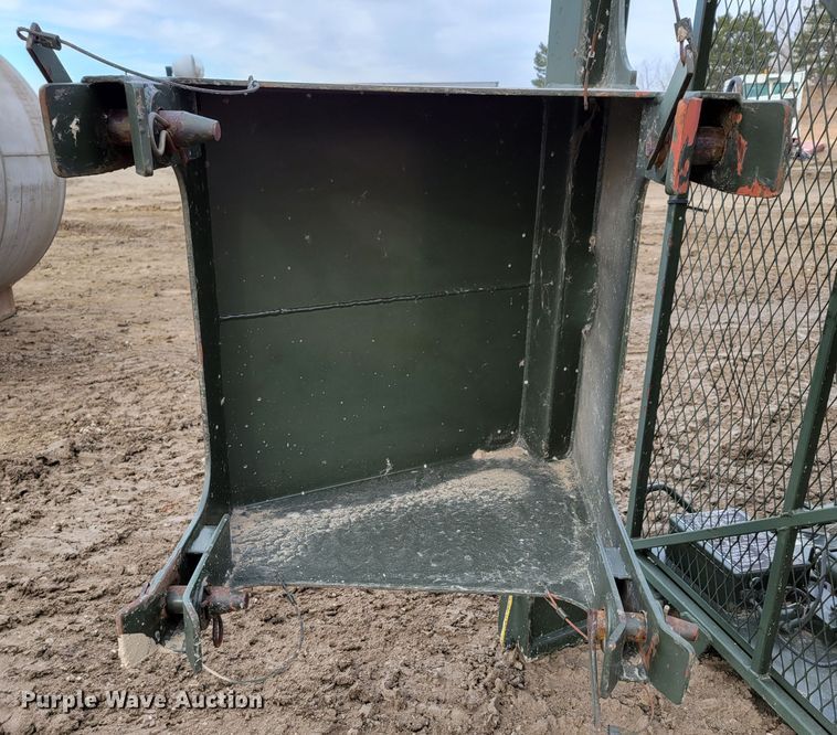 image for item LY9926 1992 P&H Century CN115  crane attachments