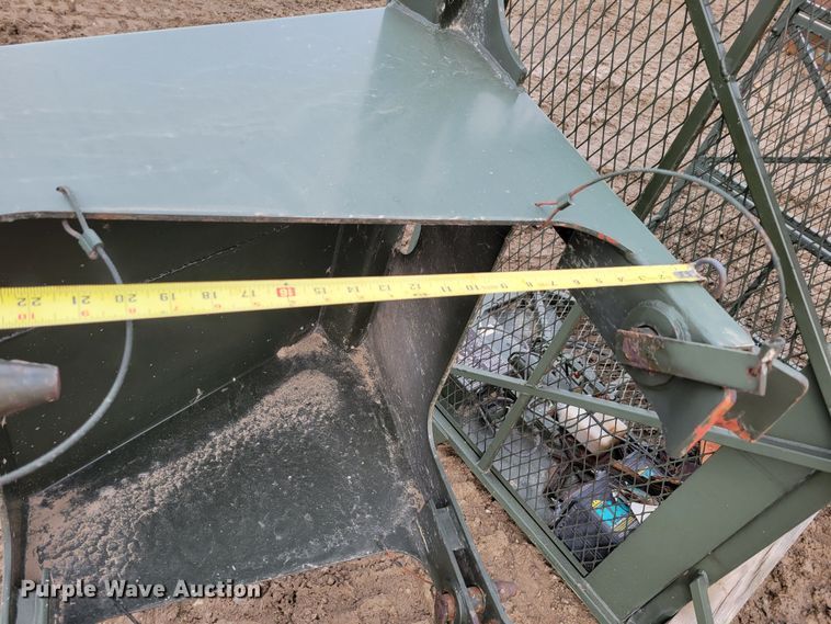 image for item LY9926 1992 P&H Century CN115  crane attachments