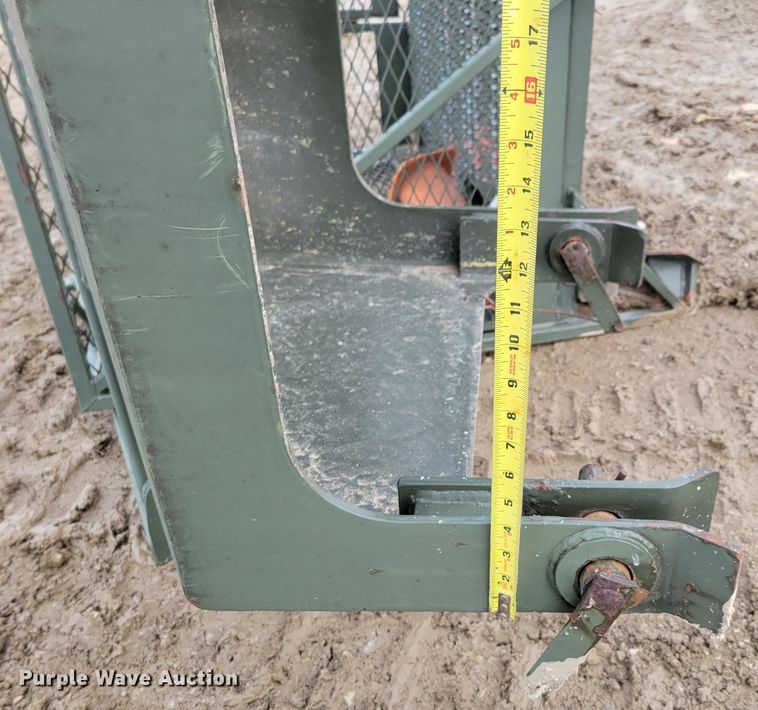 image for item LY9926 1992 P&H Century CN115  crane attachments