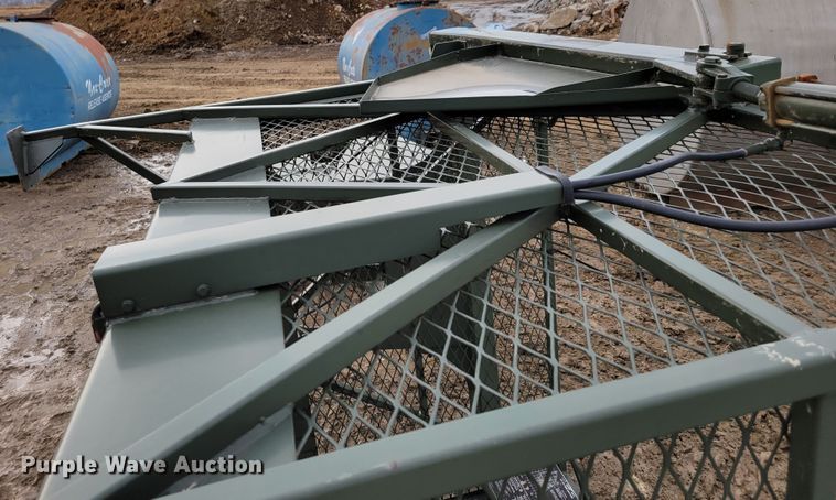 image for item LY9926 1992 P&H Century CN115  crane attachments