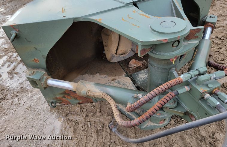 image for item LY9926 1992 P&H Century CN115  crane attachments