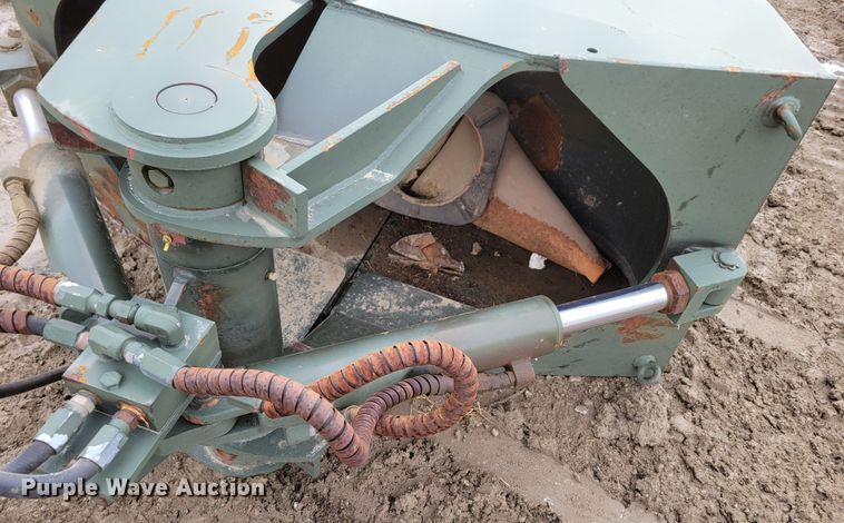 image for item LY9926 1992 P&H Century CN115  crane attachments