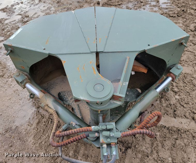 image for item LY9926 1992 P&H Century CN115  crane attachments