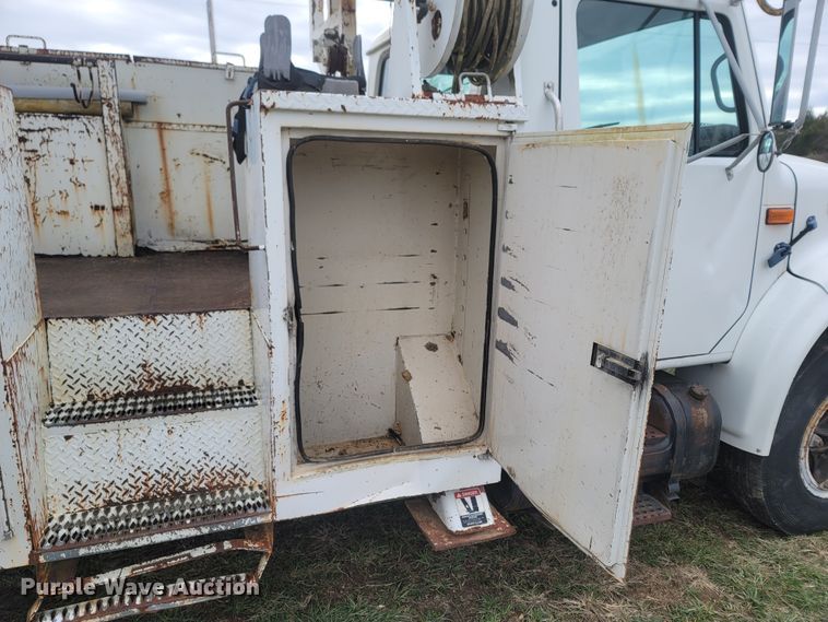 image for item MH9658 Altec  digger derrick bed