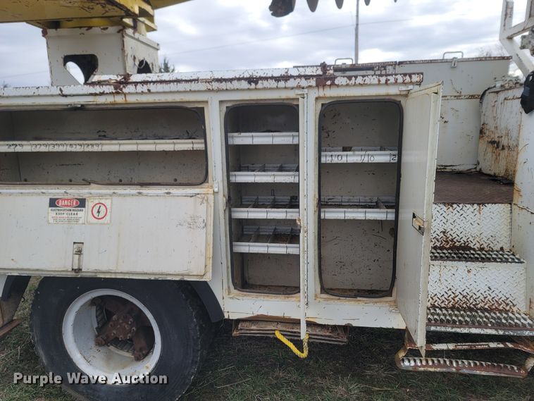 image for item MH9658 Altec  digger derrick bed