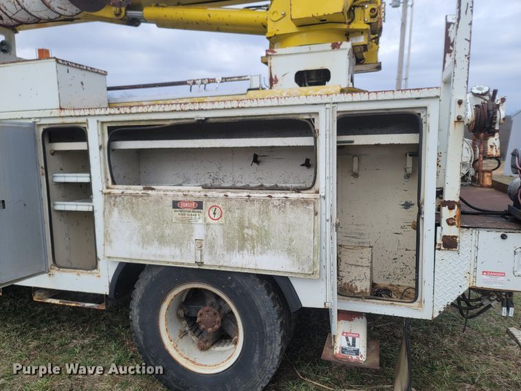 image for item MH9658 Altec  digger derrick bed