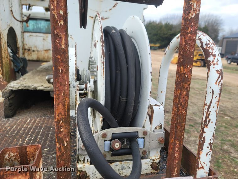 image for item MH9658 Altec  digger derrick bed