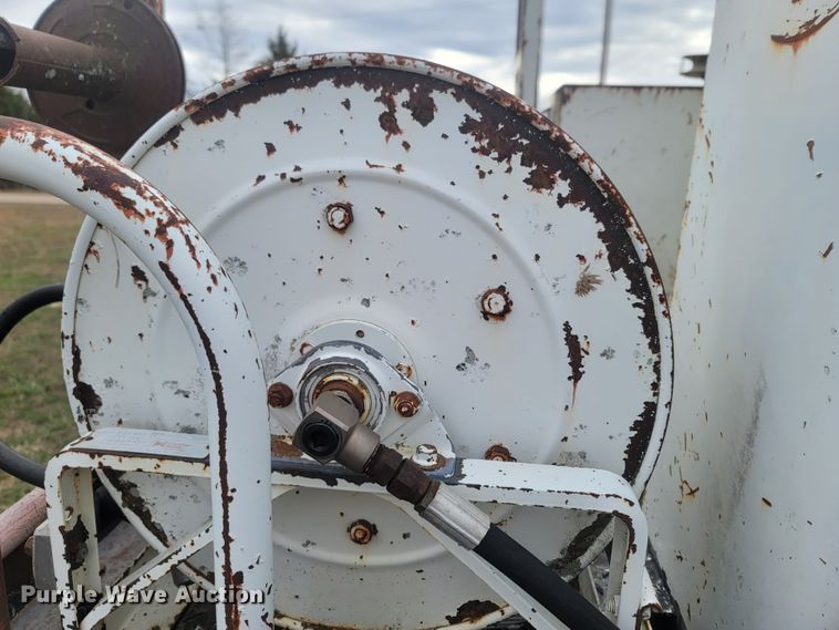 image for item MH9658 Altec  digger derrick bed