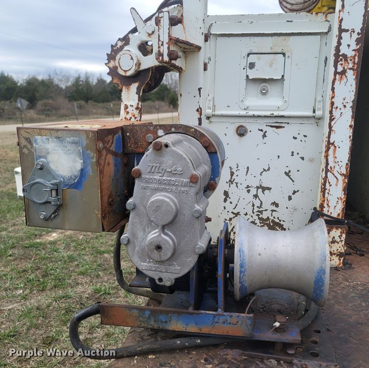 image for item MH9658 Altec  digger derrick bed