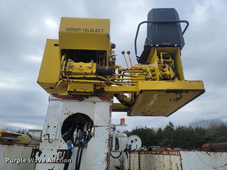 image for item MH9658 Altec  digger derrick bed