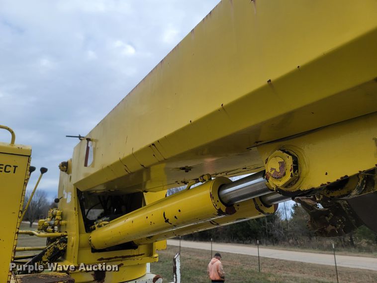 image for item MH9658 Altec  digger derrick bed