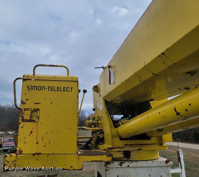 image for item MH9658 Altec  digger derrick bed