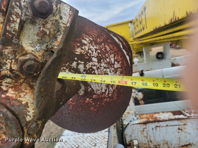 image for item MH9658 Altec  digger derrick bed