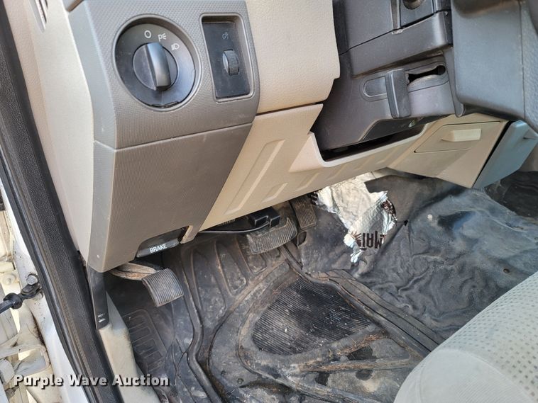 image for item MH9671 2008 Ford F450 Super Duty  SuperCab flatbed truck