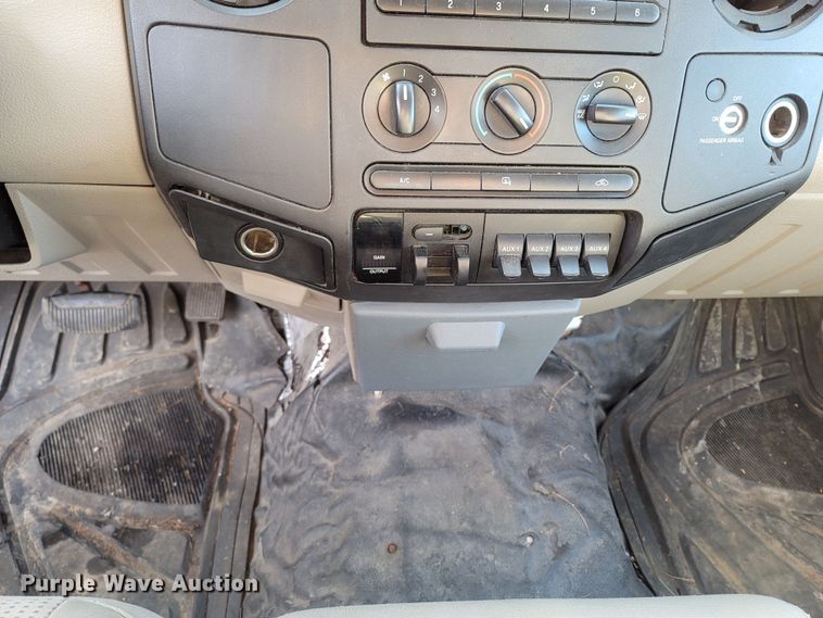 image for item MH9671 2008 Ford F450 Super Duty  SuperCab flatbed truck