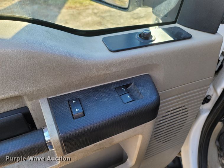 image for item MH9671 2008 Ford F450 Super Duty  SuperCab flatbed truck