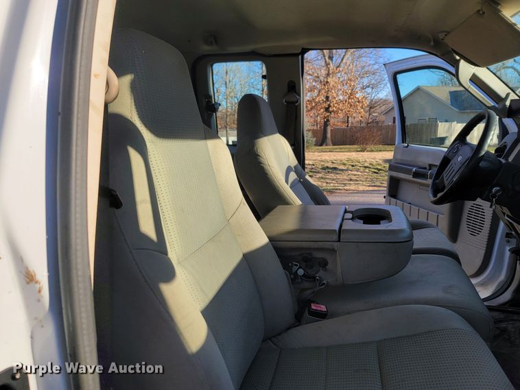 image for item MH9671 2008 Ford F450 Super Duty  SuperCab flatbed truck