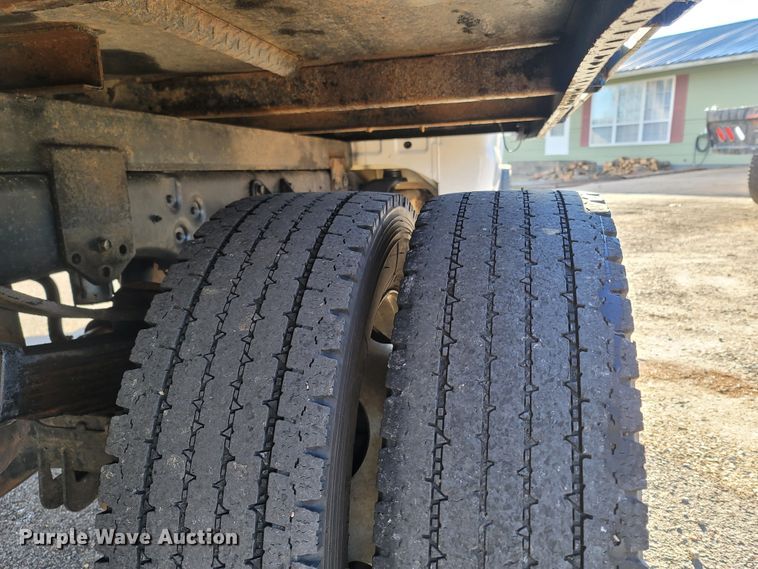 image for item MH9671 2008 Ford F450 Super Duty  SuperCab flatbed truck