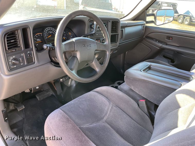 image for item MI9738 2005 GMC Sierra 3500  Crew Cab pickup truck